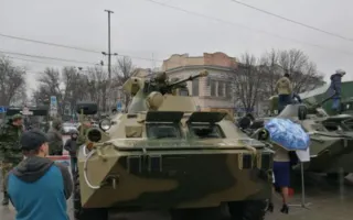 Показ военной техники прошёл в центре Симферополя (фото, видео)