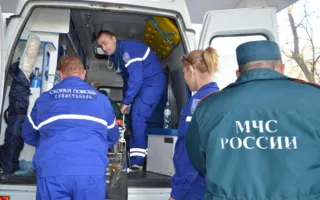 Двух севастопольцев спецбортом МЧС отправили на лечение в Москву