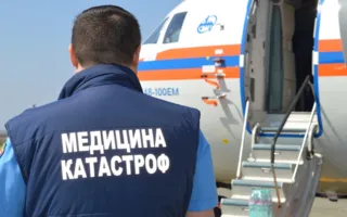 Двух севастопольцев спецбортом МЧС отправили на лечение в Москву