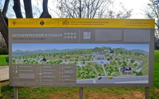 На Историческом бульваре появились путеводители и шикарные туалеты (фото)