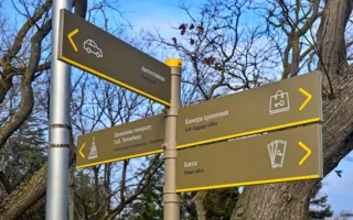На Историческом бульваре появились путеводители и шикарные туалеты (фото)