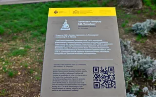 На Историческом бульваре появились путеводители и шикарные туалеты (фото)