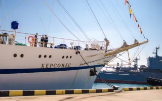Севастопольский парусник «Херсонес» отметил 28-летие (фото)