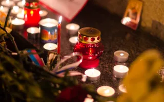 В Севастополе проходит акция памяти жертв теракта в Петербурге (фото, видео)