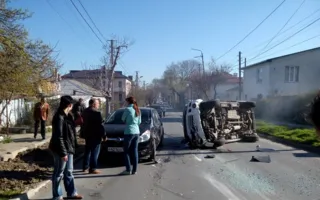 Тройное ДТП с участием трактора произошло в Севастополе (фото)