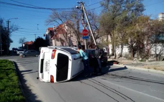 Тройное ДТП с участием трактора произошло в Севастополе (фото)