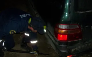 Крымские спасатели вытащили из грязи два автомобиля (фото)