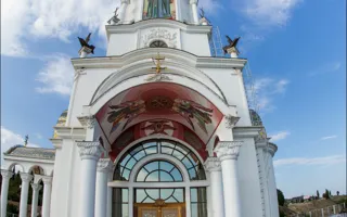 Самый высокий, самый необычный — храм-маяк в Малореченском