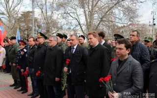 Тысячи севастопольцев вышли на митинг в память о жертвах теракта в Петербурге