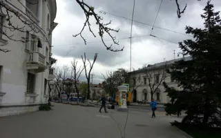 В центре Севастополя рухнули опоры троллейбусных линий (фото)