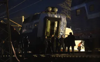 В Москве электричка столкнулась с поездом — десятки пострадавших