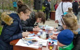 На арт-субботнике в Севастополе на славу потрудились горожане и губернатор с семьёй
