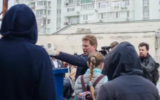 На арт-субботнике в Севастополе на славу потрудились горожане и губернатор с семьёй