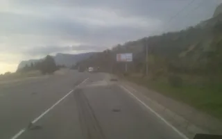 На крымской трассе перевернулась фура (фото)