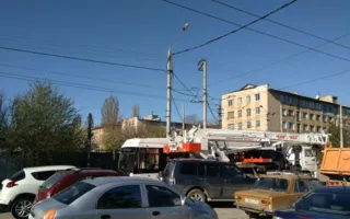 В Симферополе столкнулись троллейбус и автокран (фото, видео)