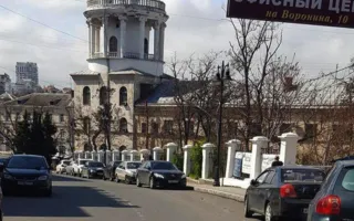 Городской холм Севастополя заставлен «неприкасаемыми» авто (фото)