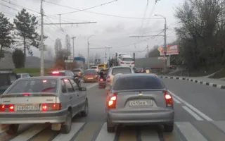 Серьёзное ДТП под Симферополем: легковушка врезалась в фуру (фото, видео)