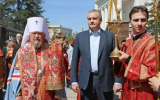 Симферополь встретил Благодатный огонь (фото)