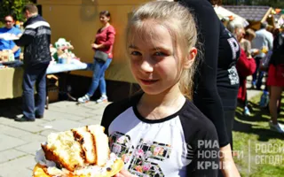 Царь-Пасху весом 250 килограмм освятили в Симферополе (фото)