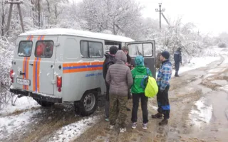 В заснеженных крымских горах спасли шестерых туристов (фото)