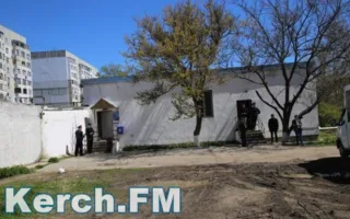 Военные перекрыли доступ к школе и детсаду в Керчи (фото, видео)