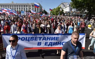 В Симферополе на Первомайскую демонстрацию вышли 25 тысяч человек — фото