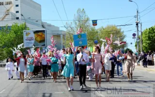 В Симферополе на Первомайскую демонстрацию вышли 25 тысяч человек — фото