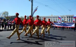 В Симферополе на Первомайскую демонстрацию вышли 25 тысяч человек — фото