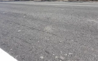 Дорога в объезд севастопольского оползня уже разрушается (фото)