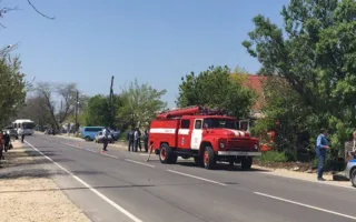 В Керчи погиб человек при столкновении пожарного авто и ВАЗа (фото, видео)