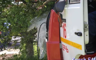 В Керчи погиб человек при столкновении пожарного авто и ВАЗа (фото, видео)