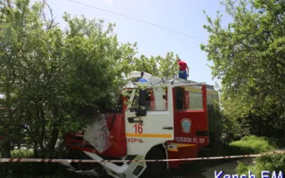 В Керчи погиб человек при столкновении пожарного авто и ВАЗа (фото, видео)