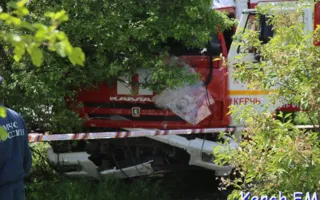 В Керчи погиб человек при столкновении пожарного авто и ВАЗа (фото, видео)
