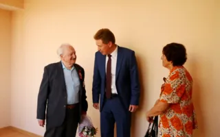 Овсянников вручил ключи от новых квартир десяти ветеранам (фото)