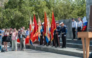 В Севастополе состоялась реконструкция штурма Сапун-горы (фото)