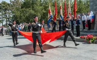 В Севастополе состоялась реконструкция штурма Сапун-горы (фото)
