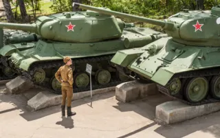 В Севастополе состоялась реконструкция штурма Сапун-горы (фото)