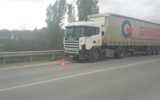 ДТП под Симферополем: внедорожник врезался в бензовоз (фото, видео)