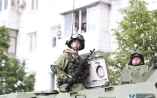 Военный Парад Победы впервые прошёл в Симферополе — фото