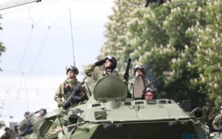 Военный Парад Победы впервые прошёл в Симферополе — фото