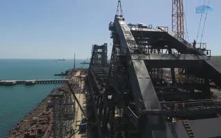 Понтоны для перевозки арок Крымского моста вывели на воду