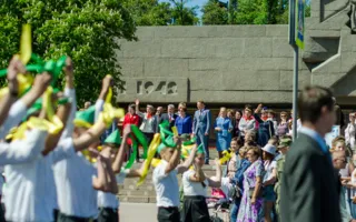 В Севастополе многотысячным шествием отметили День детства (фото)