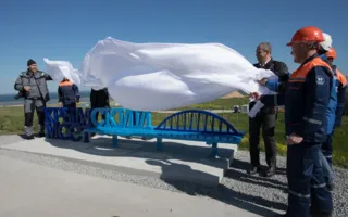 Валуев проверил на прочность скамейку с видом на Крымский мост