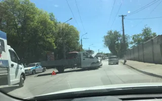 В Ялте сбили девушку, в столице столкнулись грузовик и легковое авто