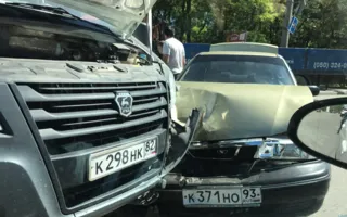 В Ялте сбили девушку, в столице столкнулись грузовик и легковое авто