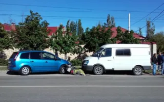 Под Феодосией произошло тройное ДТП — погиб водитель мопеда (фото)