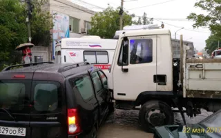 В Симферополе «поплыли» авто — бушует гроза (фото)
