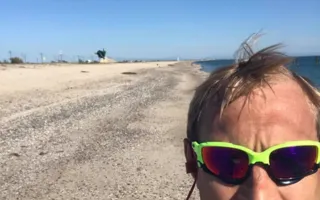Мэр Евпатории бегает по пляжам в поисках нарушений (видео)