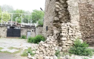 В Феодосии обвалилась часть Башни Константина (фото)