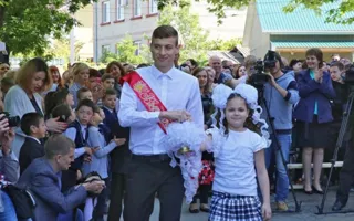 В школах Крыма и Севастополя прозвенел последний звонок (фото)